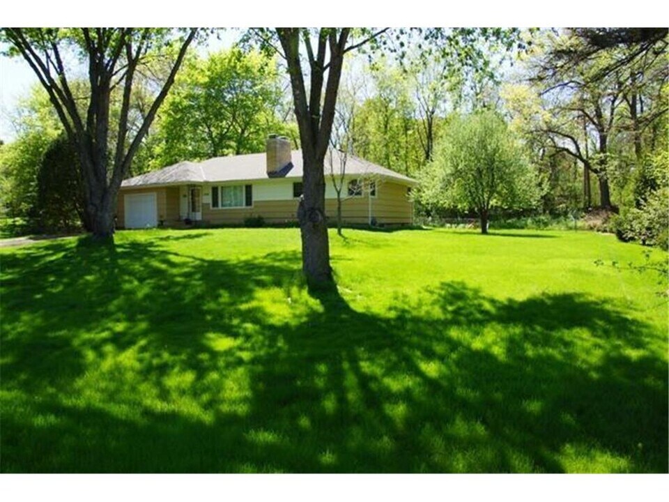3006 Atwood Dr in Hopkins, MN - Building Photo