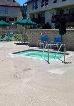 6151 Rancho Mission Rd, Unit #209 in San Diego, CA - Foto de edificio - Building Photo