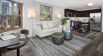 5 W Chestnut St in Chicago, IL - Building Photo - Building Photo