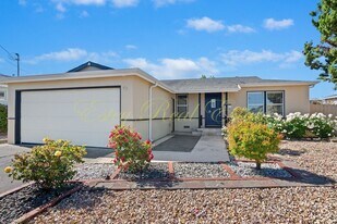 411 Rio Del Mar in American Canyon, CA - Building Photo