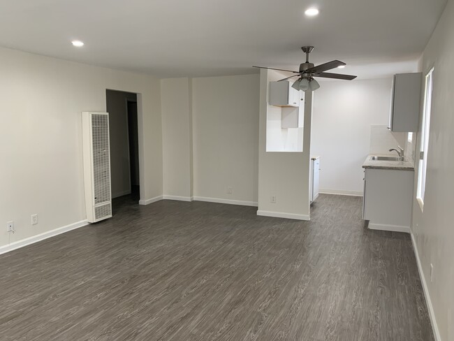 2701 W Jefferson Blvd, Unit 3 in Los Angeles, CA - Foto de edificio - Building Photo