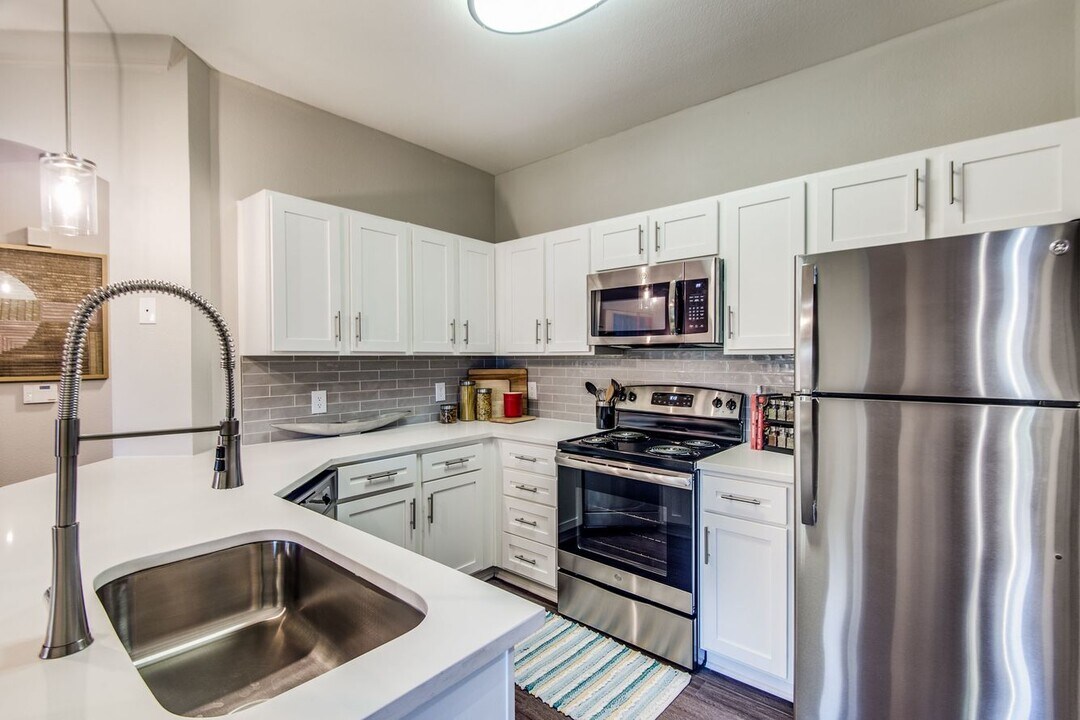 12599 Briar Forest Dr in Houston, TX - Building Photo