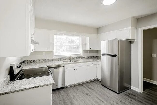 3225 Mustang Dr in Columbus, GA - Foto de edificio - Building Photo