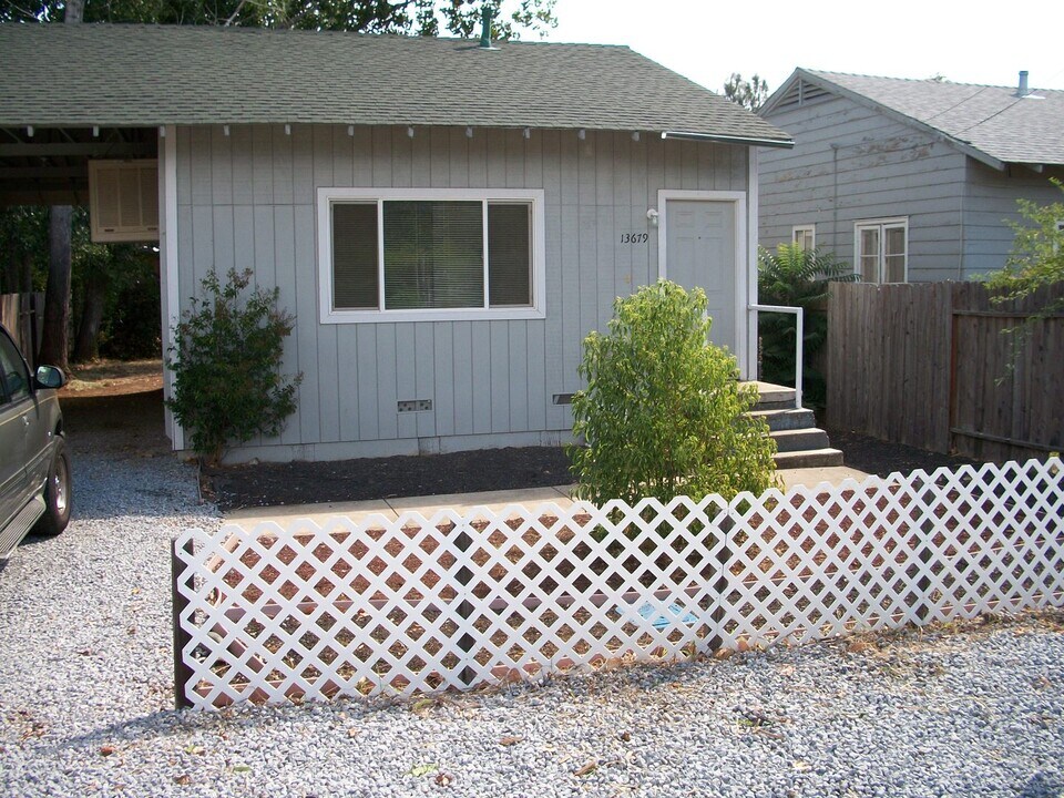 13679-13681 Hill Blvd in Shasta Lake, CA - Building Photo