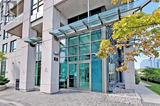 88 Grangeway Ave in Toronto, ON - Building Photo - Building Photo