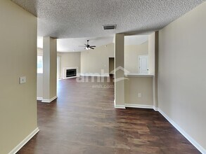 1767 Saw Lake Dr in Middleburg, FL - Building Photo - Building Photo