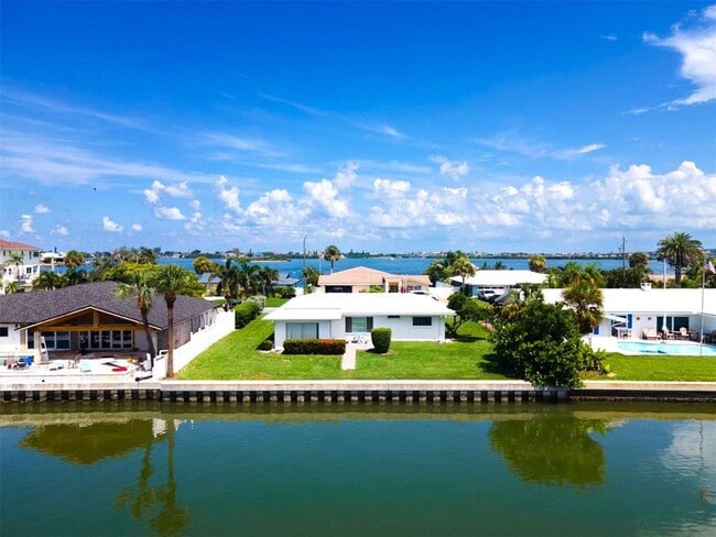 315 Buttonwood Ln in Largo, FL - Building Photo - Building Photo