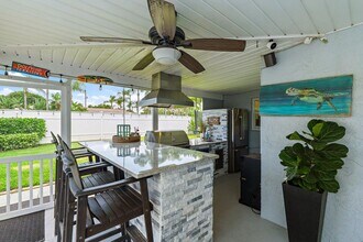 9674 Dogwood Ave in Palm Beach Gardens, FL - Foto de edificio - Building Photo