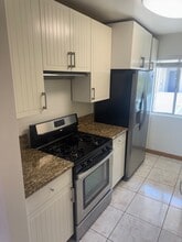 20134 Leadwell St, Unit 302 in Los Angeles, CA - Foto de edificio - Building Photo