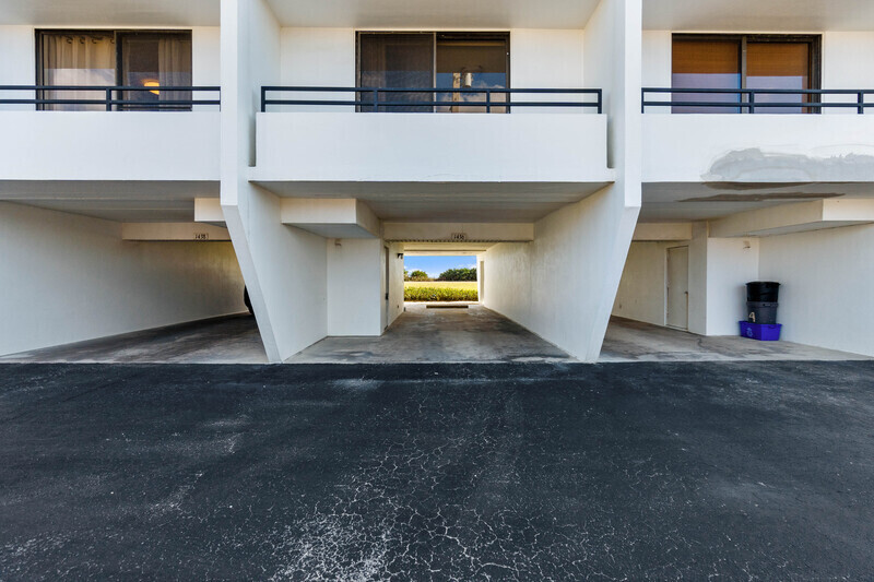 1436 N Central Ave in Flagler Beach, FL - Foto de edificio