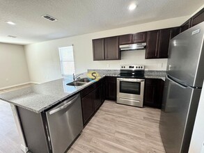 7637 Mailes Ct in Jacksonville, FL - Building Photo - Building Photo