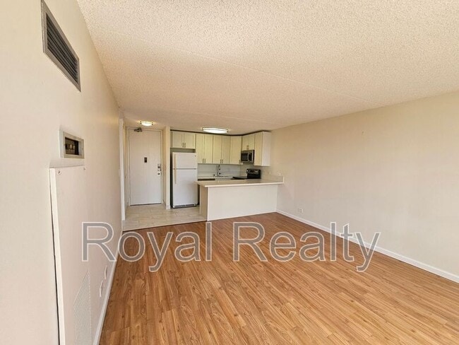 property at 411 Hobron Ln