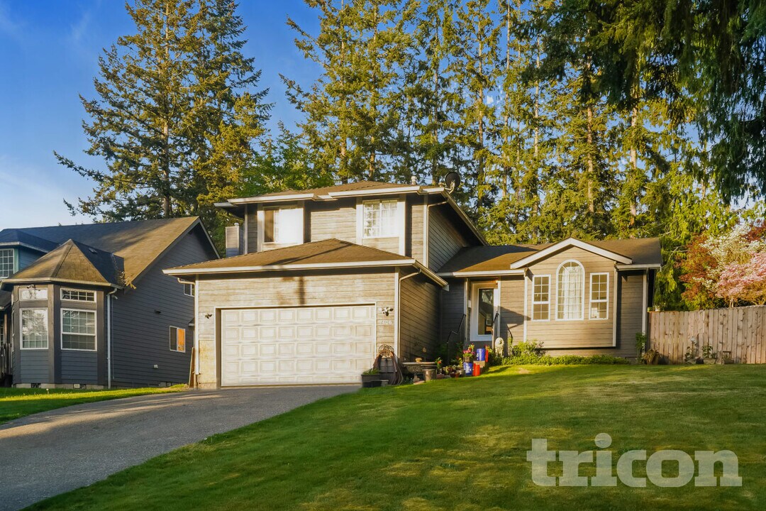 7406 Vandermark Rd E in Bonney Lake, WA - Foto de edificio