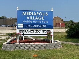 Mediapolis Village in Mediapolis, IA - Building Photo