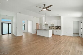 2607 38th St SW in Lehigh Acres, FL - Foto de edificio - Building Photo