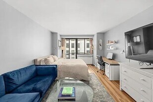 45 E 25th St in New York, NY - Building Photo