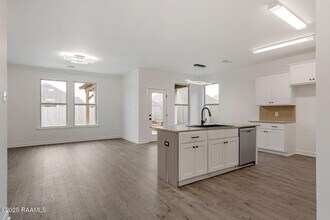 326 Forest Grove Dr in Youngsville, LA - Building Photo - Building Photo