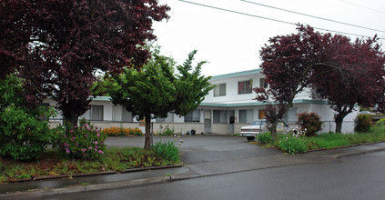 217 S 76th St in Tacoma, WA - Foto de edificio - Building Photo