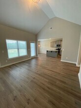 10317 Middleton Rd in Vance, AL - Foto de edificio - Building Photo