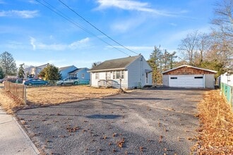 1283 Englishtown Rd in Old Bridge, NJ - Building Photo - Building Photo