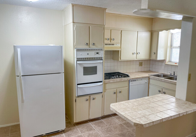 Oak West Apartments in Amarillo, TX - Building Photo - Building Photo