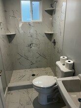 7814 1/2 Lindley Ave in Los Angeles, CA - Building Photo - Building Photo