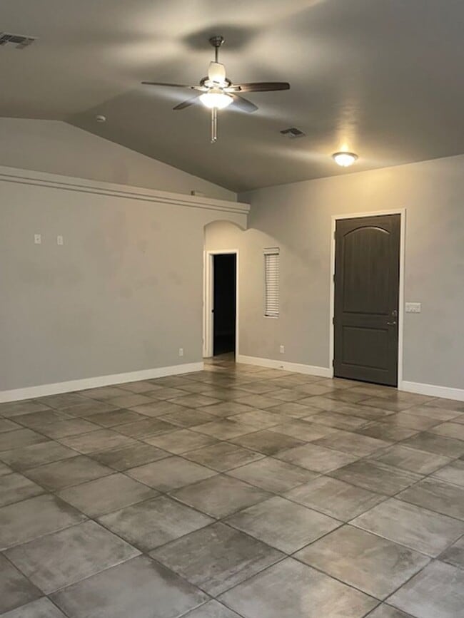 3104 N Rainbow St in Kingman, AZ - Building Photo - Building Photo