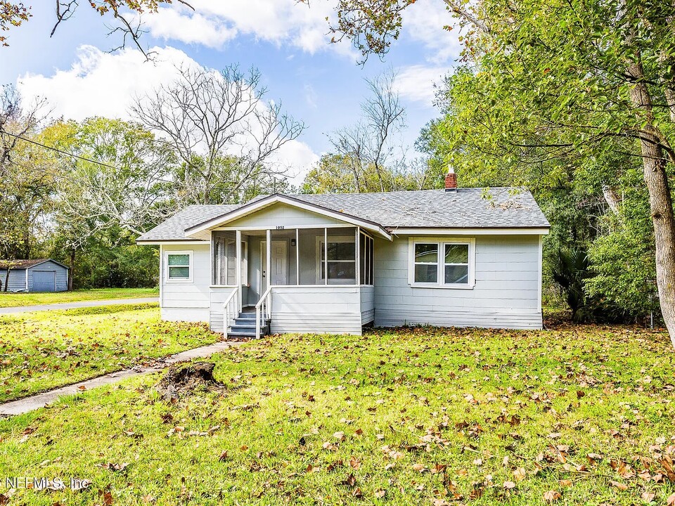 1052 Woodstock Ave in Jacksonville, FL - Building Photo