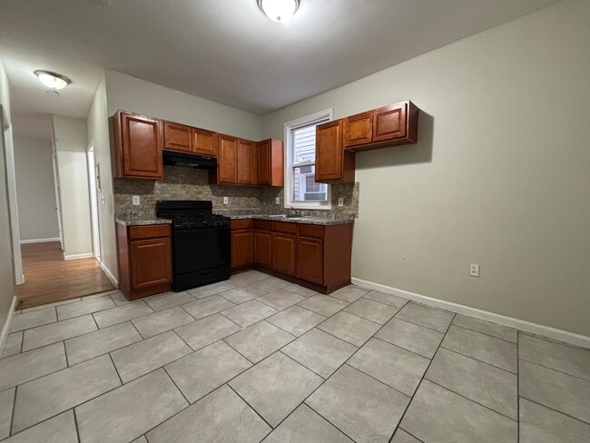 386 Badger Ave, Unit 3 in Newark, NJ - Foto de edificio - Building Photo