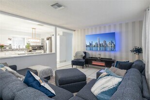 5640 Hayes St in Hollywood, FL - Building Photo