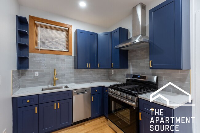 property at 533 W Wrightwood Ave