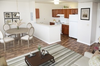 Homer G. Phillips Apartments for 55 and older in St. Louis, MO - Foto de edificio - Building Photo