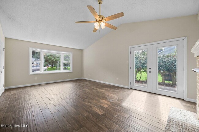105 Wedgewood Dr in Jacksonville, NC - Building Photo - Building Photo