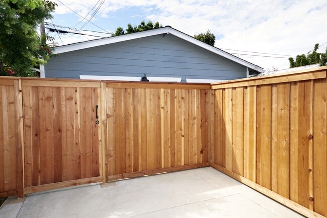 661 Grand Ave in Long Beach, CA - Building Photo - Building Photo