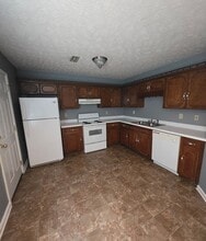 5378 Whisperwood Ct in Anniston, AL - Building Photo - Building Photo