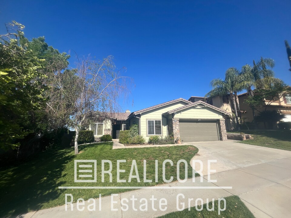 11824 Greenbluff Way in Yucaipa, CA - Building Photo