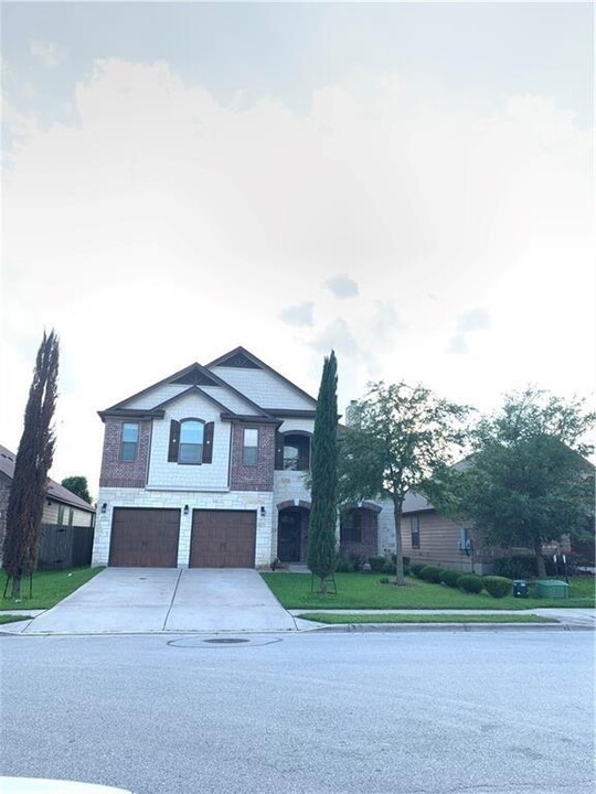 14320 Lake Victor Dr in Pflugerville, TX - Building Photo