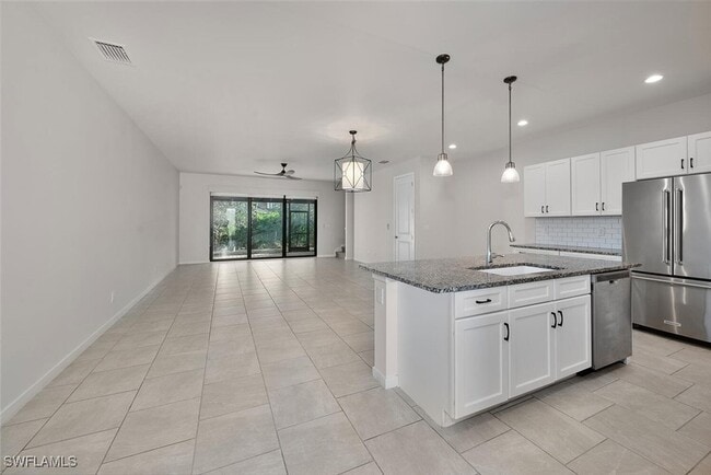 13010 Pembroke Dr, Unit 70409 in Naples, FL - Building Photo - Building Photo