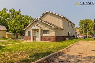 928 Moro St in Manhattan, KS - Building Photo - Building Photo