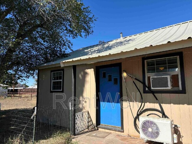 109 S Avenue M in Post, TX - Foto de edificio - Building Photo