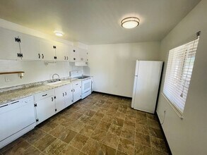 2301 James Ave in South Lake Tahoe, CA - Building Photo - Building Photo