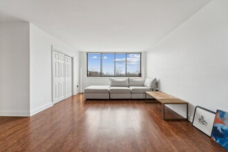 4401 Cherry Hill Rd in Arlington, VA - Foto de edificio - Building Photo