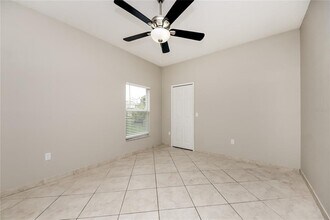 710 Paris Dr in Kissimmee, FL - Building Photo - Building Photo