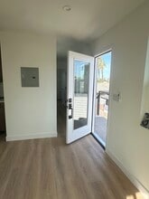 3777 Logan Ave, Unit 101 in San Diego, CA - Foto de edificio - Building Photo