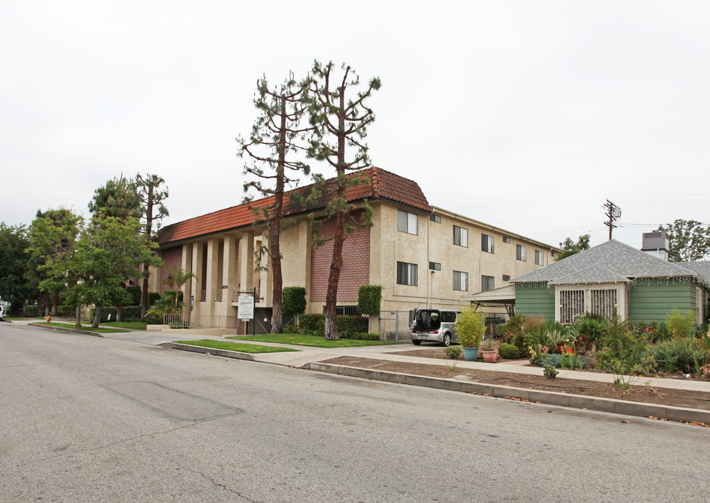 Agnes Apartments in Valley Village, CA - Building Photo