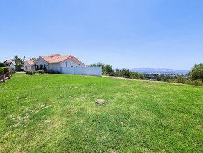 19044 Summit Ridge Dr in Walnut, CA - Foto de edificio - Building Photo