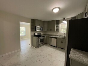 728 Gary Rd NW in Atlanta, GA - Foto de edificio - Building Photo