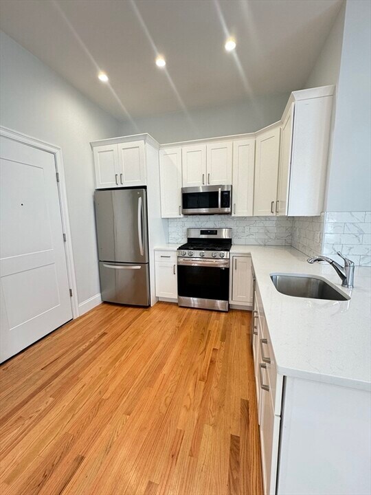 353 Dorchester St in Boston, MA - Building Photo