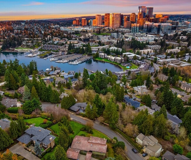 9610 SE 7th St in Bellevue, WA - Building Photo - Building Photo