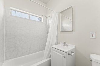 842 W 83rd St in Los Angeles, CA - Building Photo - Building Photo